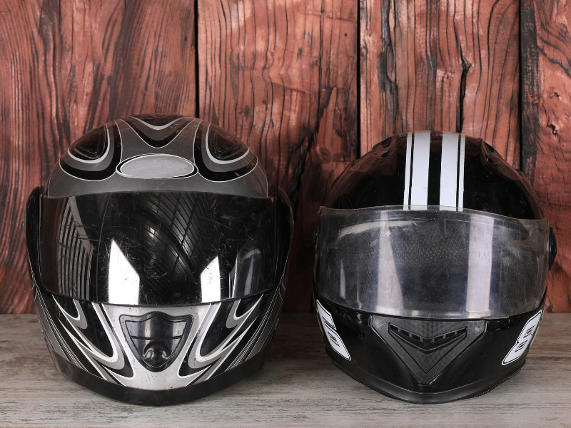 como lavar capacete de moto com água