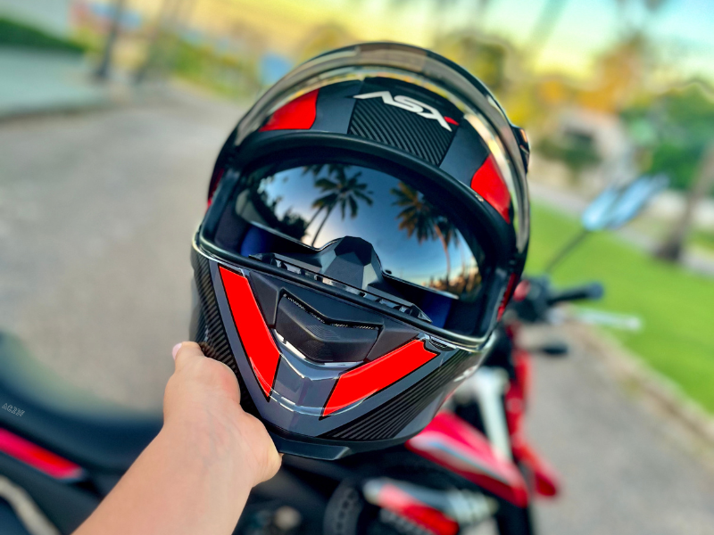 como escolher capacete de moto