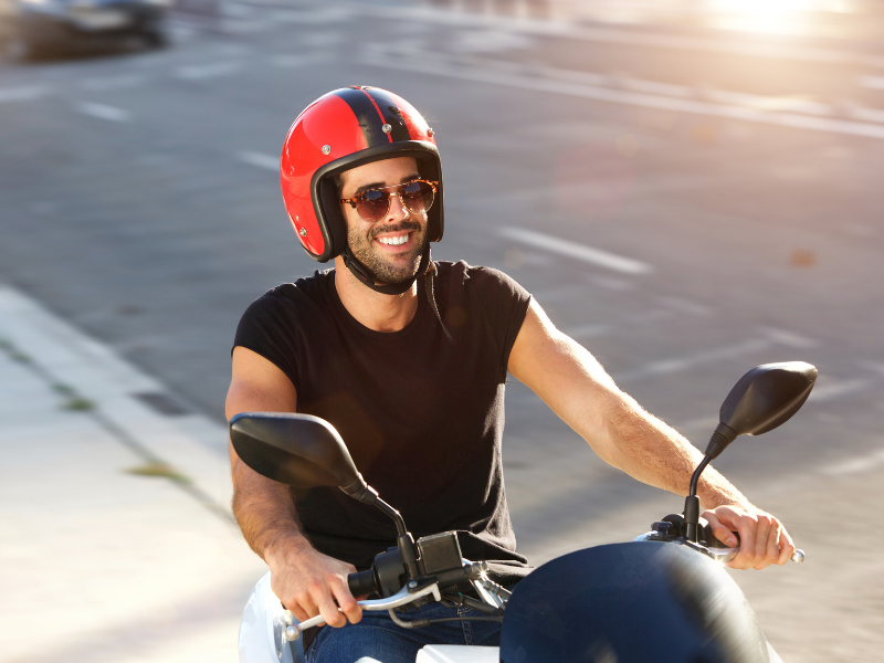 capacete aberto é permitido no Brasil