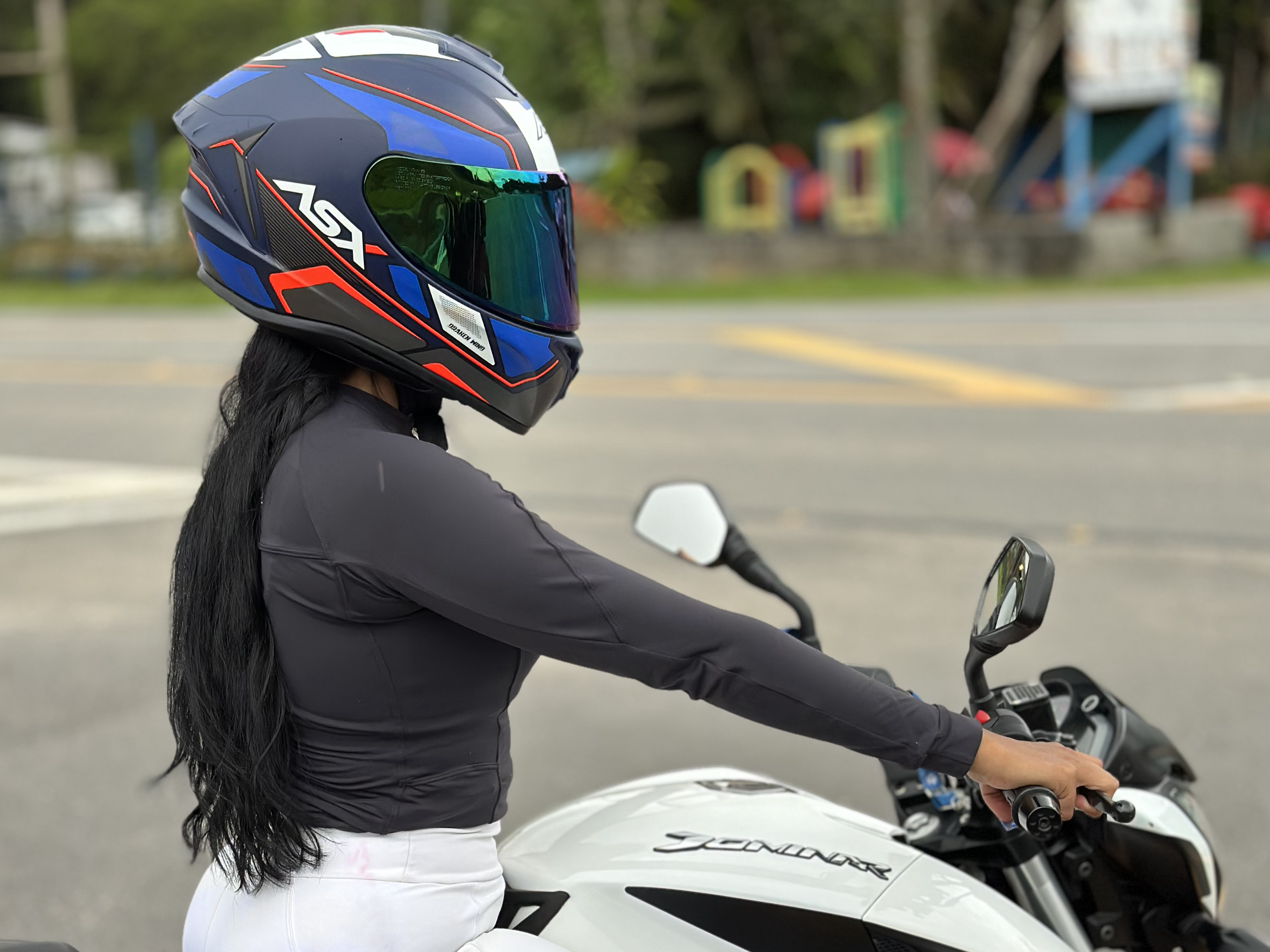 capacete para mulher preto
