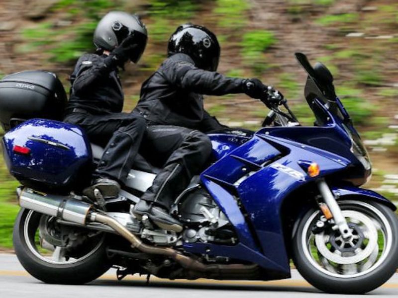 melhor moto para viajar com garupa