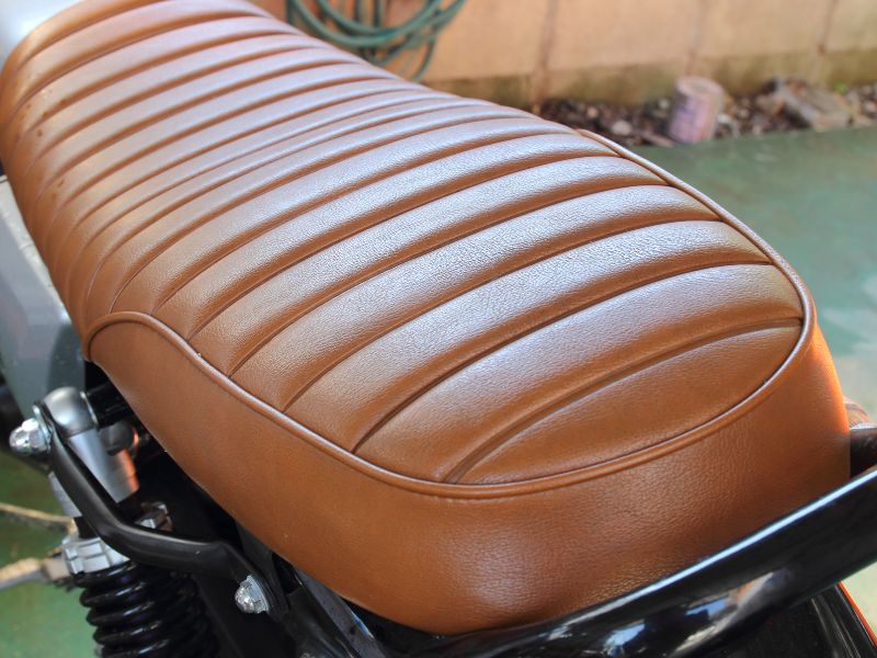 como deixar o banco da moto mais confortável para viagens longas