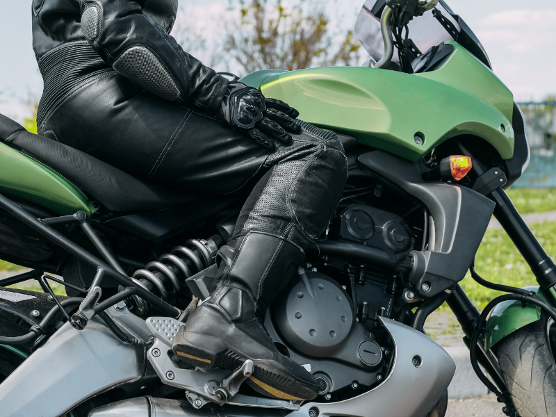 dicas para viajar de moto com segurança