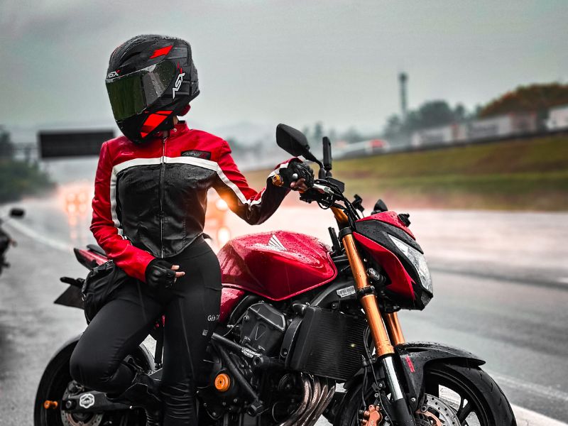 Look Feminino para Viajar de Moto